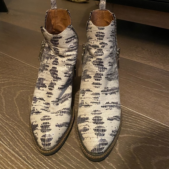 Jeffrey Campbell boots - Picture 5 of 5